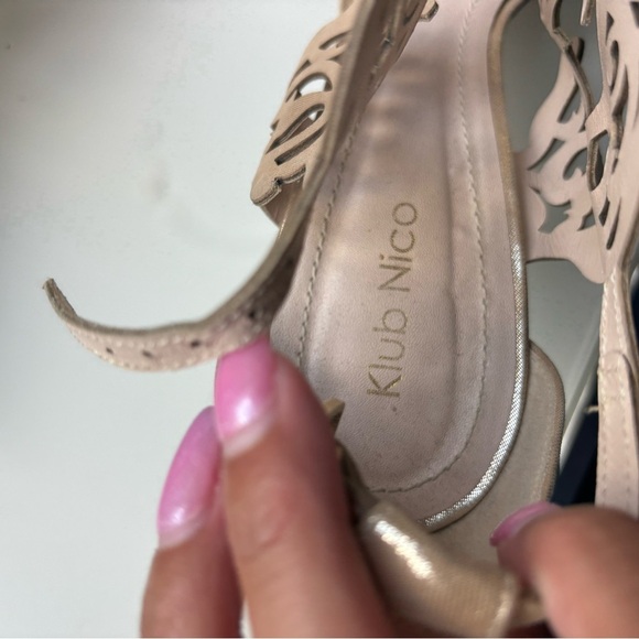 Gold Ornate High Heel Shoes with Floral Cutouts - Picture 3 of 4